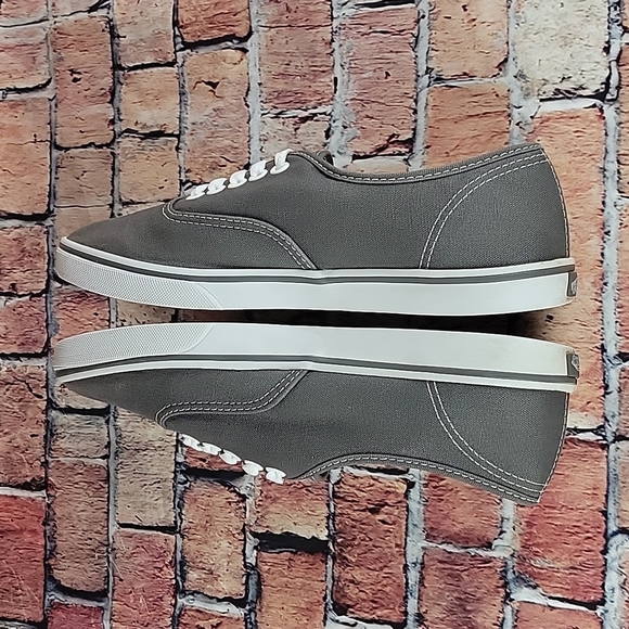 VANS CLASSIC LOWTOPS, WOMANS SIZE 7.5 EUC - Picture 7 of 11